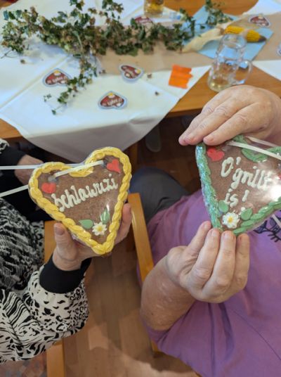 Zwei Lebkuchenherzen
